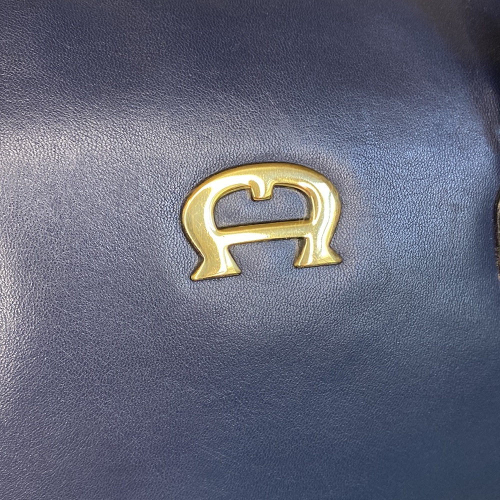 Etienne Aigner vintage Navy Leather Satchel Handbag with Gold Hardware - Picture 6 of 16